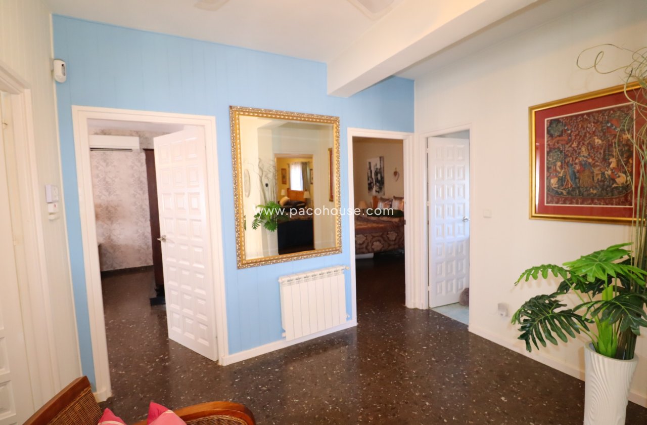 Resale - Villa -
Purias