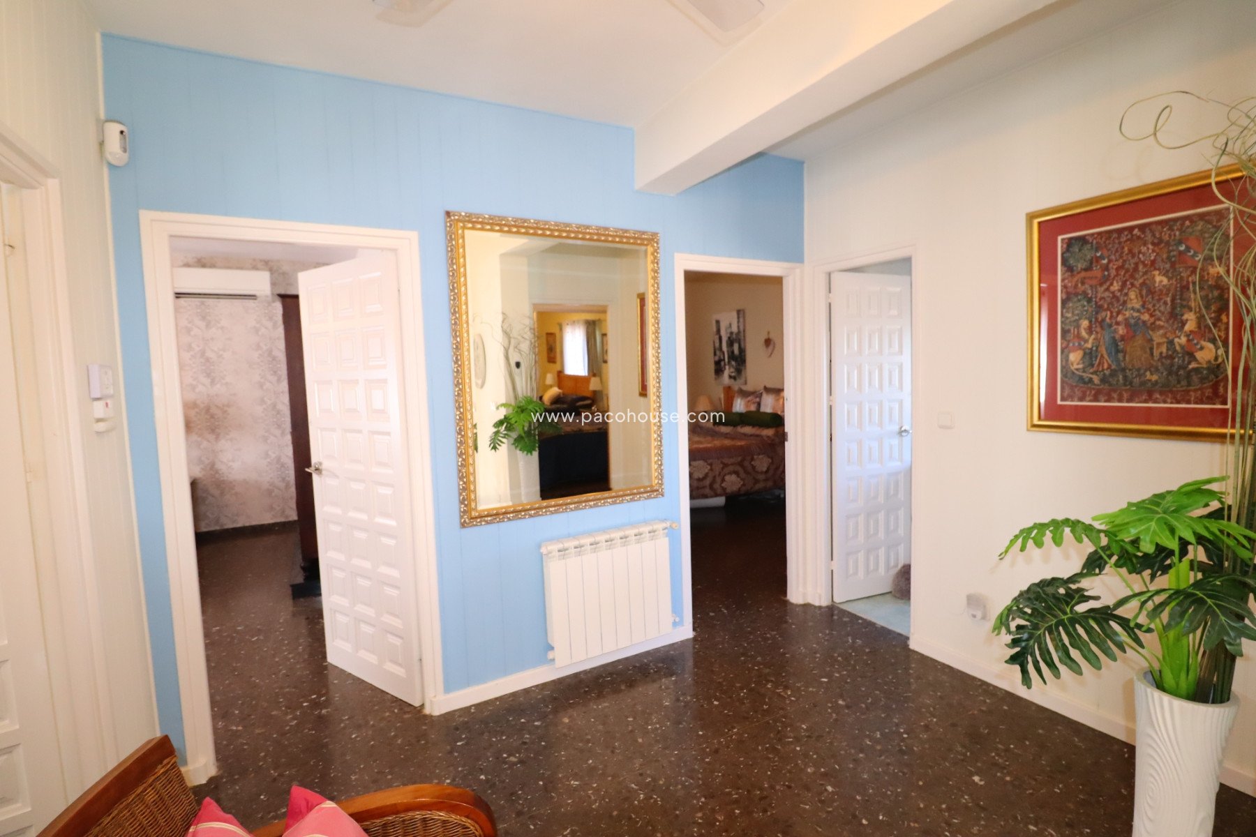 Resale - Villa -
Purias