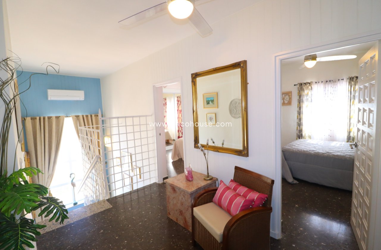 Resale - Villa -
Purias