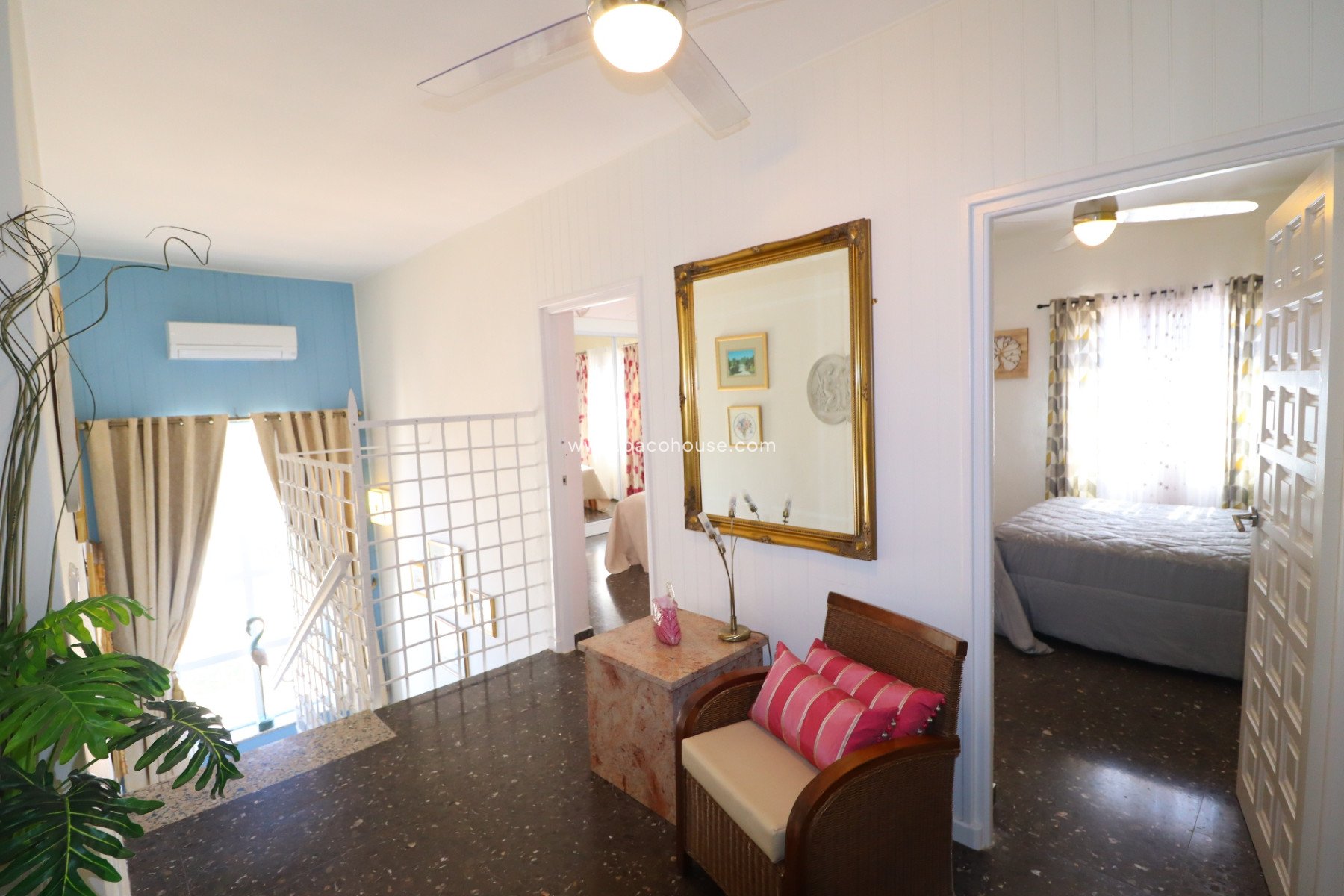 Resale - Villa -
Purias