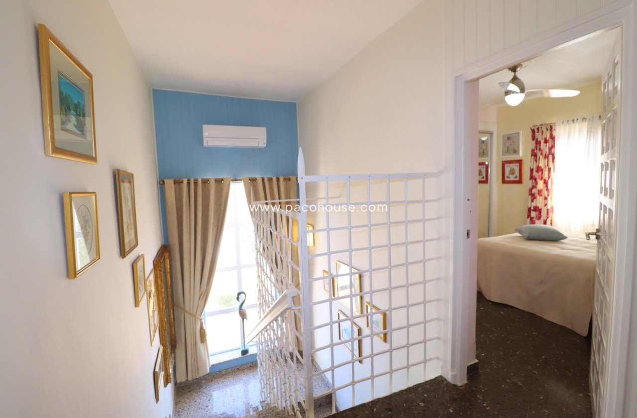 Resale - Villa -
Purias