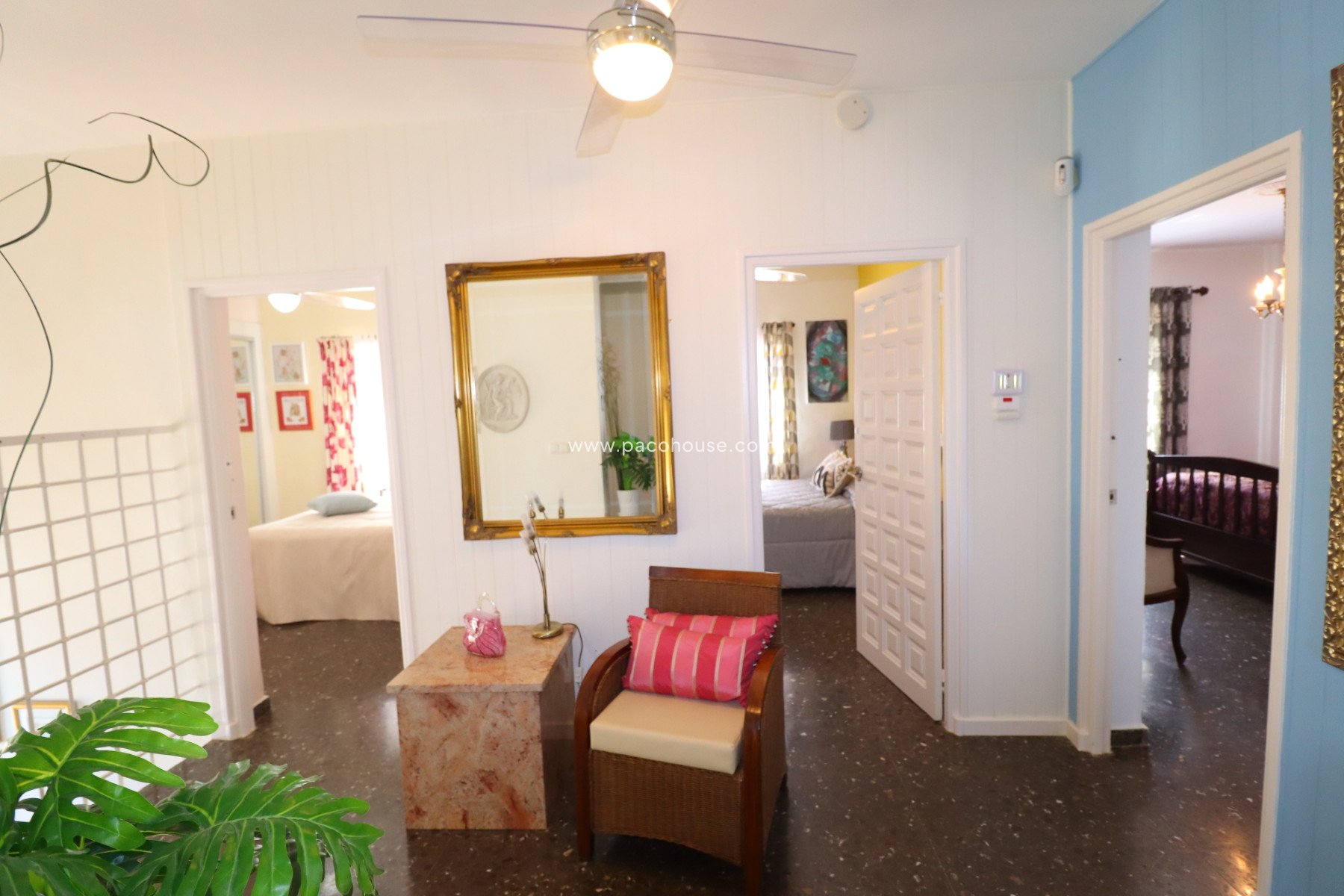 Resale - Villa -
Purias