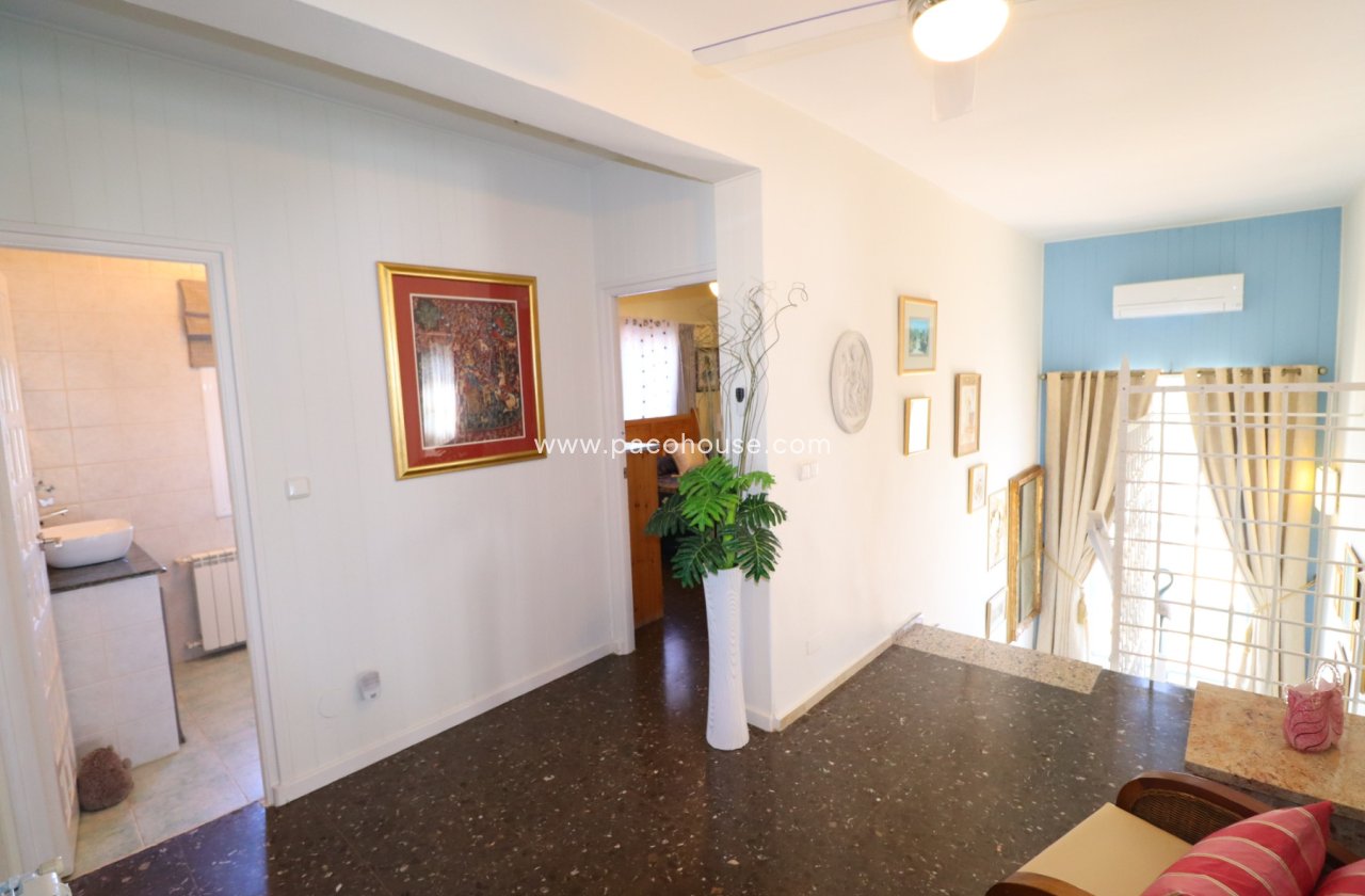 Resale - Villa -
Purias