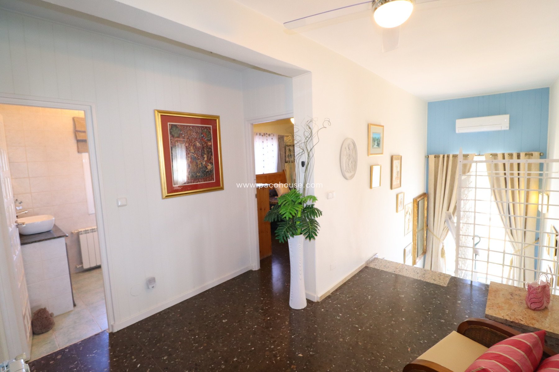 Resale - Villa -
Purias