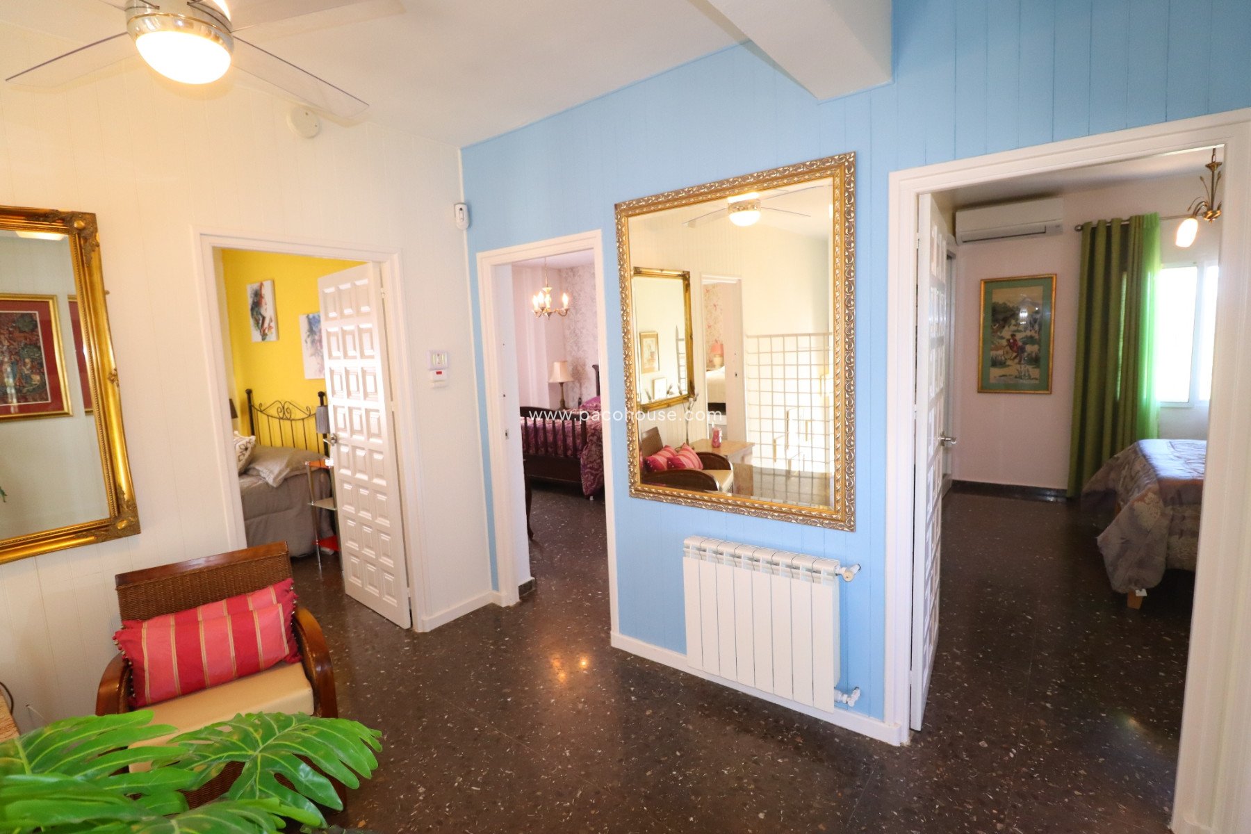 Resale - Villa -
Purias