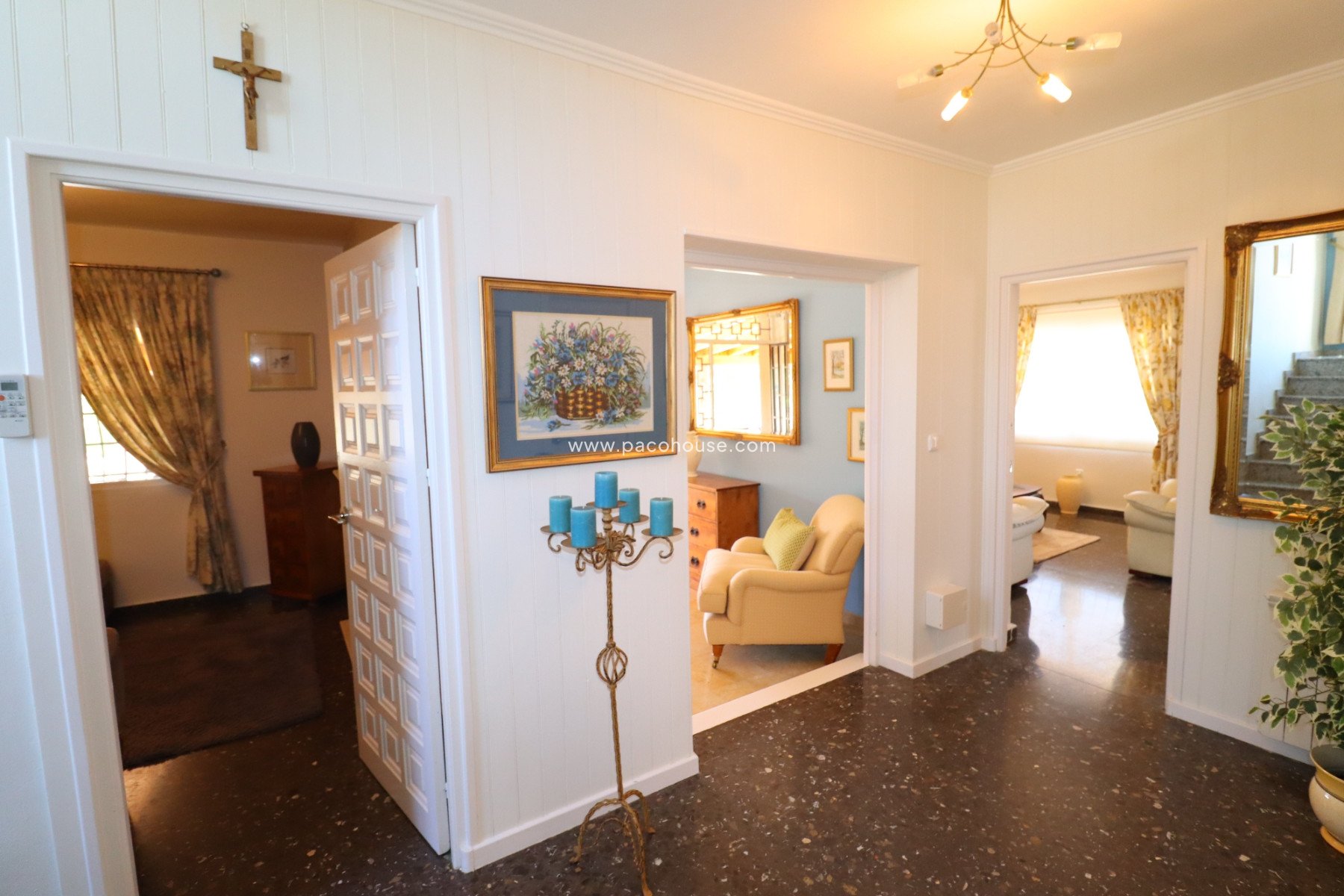 Resale - Villa -
Purias