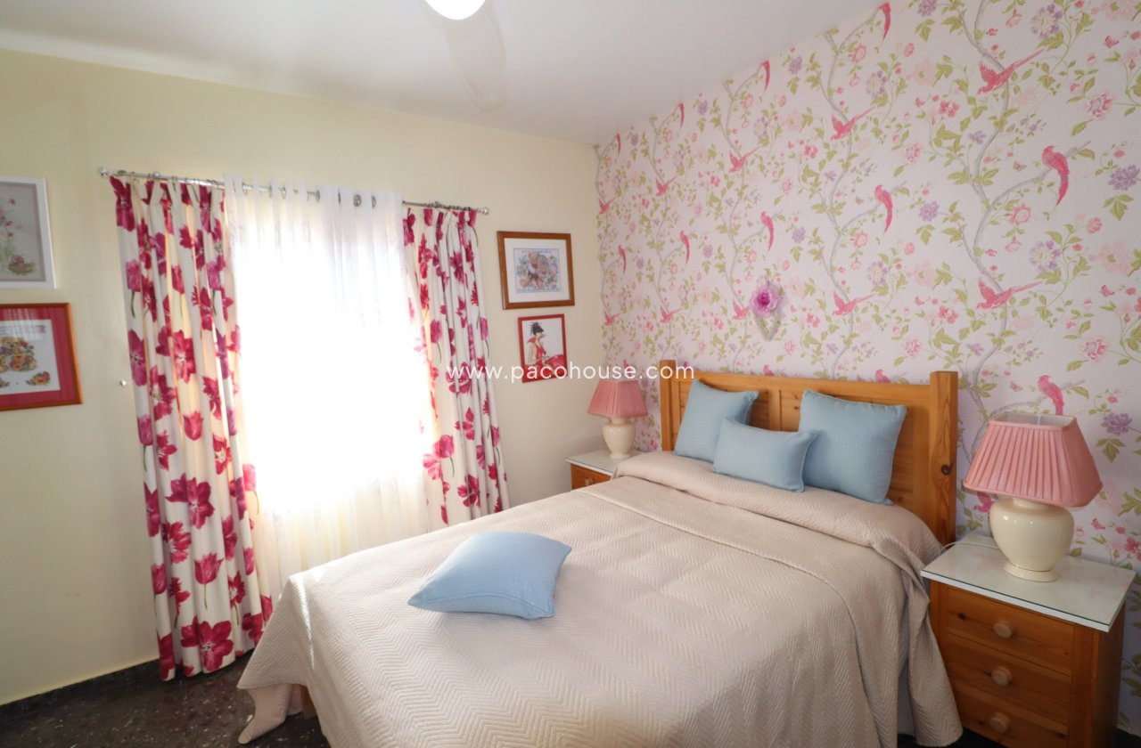 Resale - Villa -
Purias