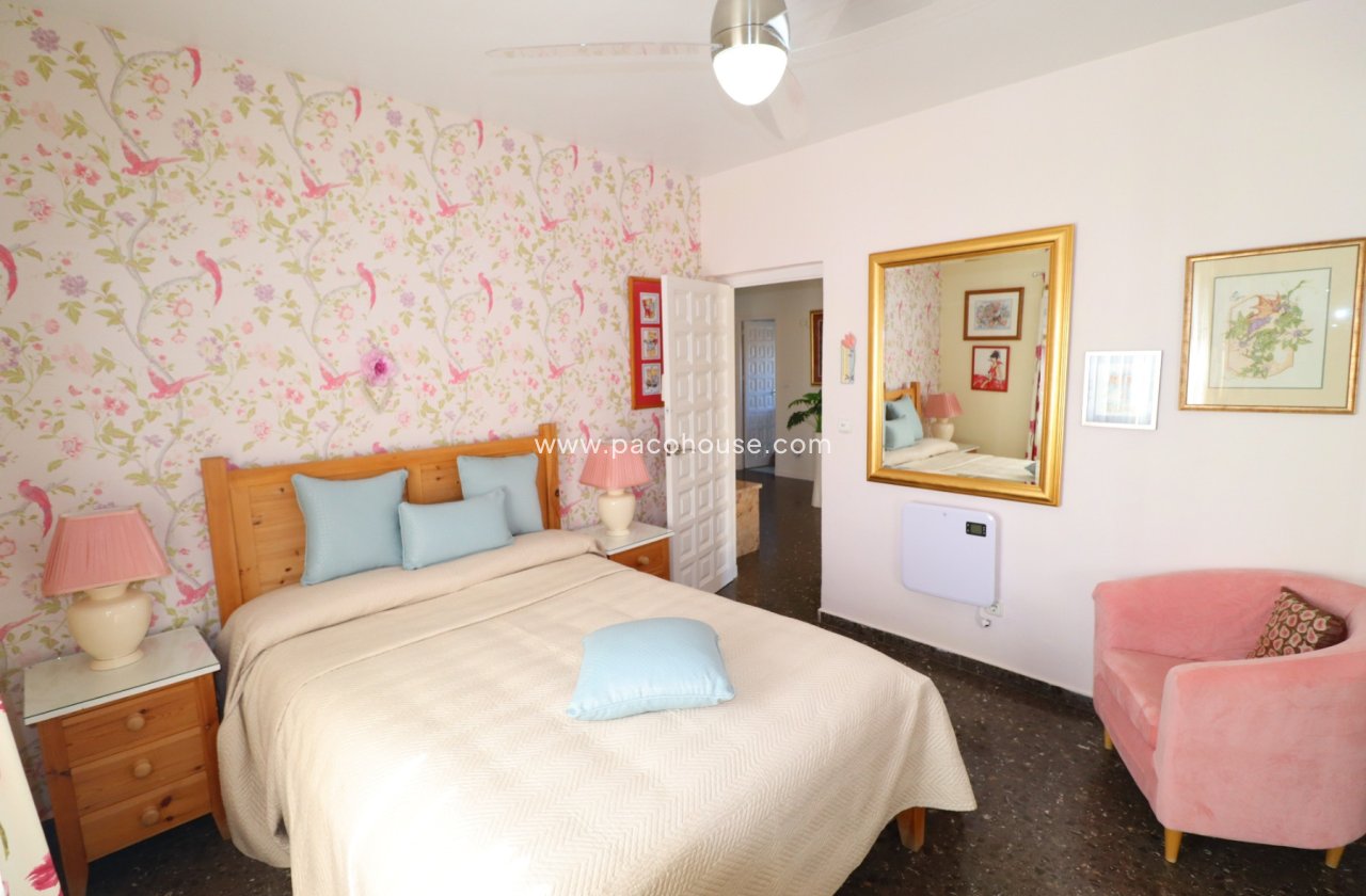 Resale - Villa -
Purias