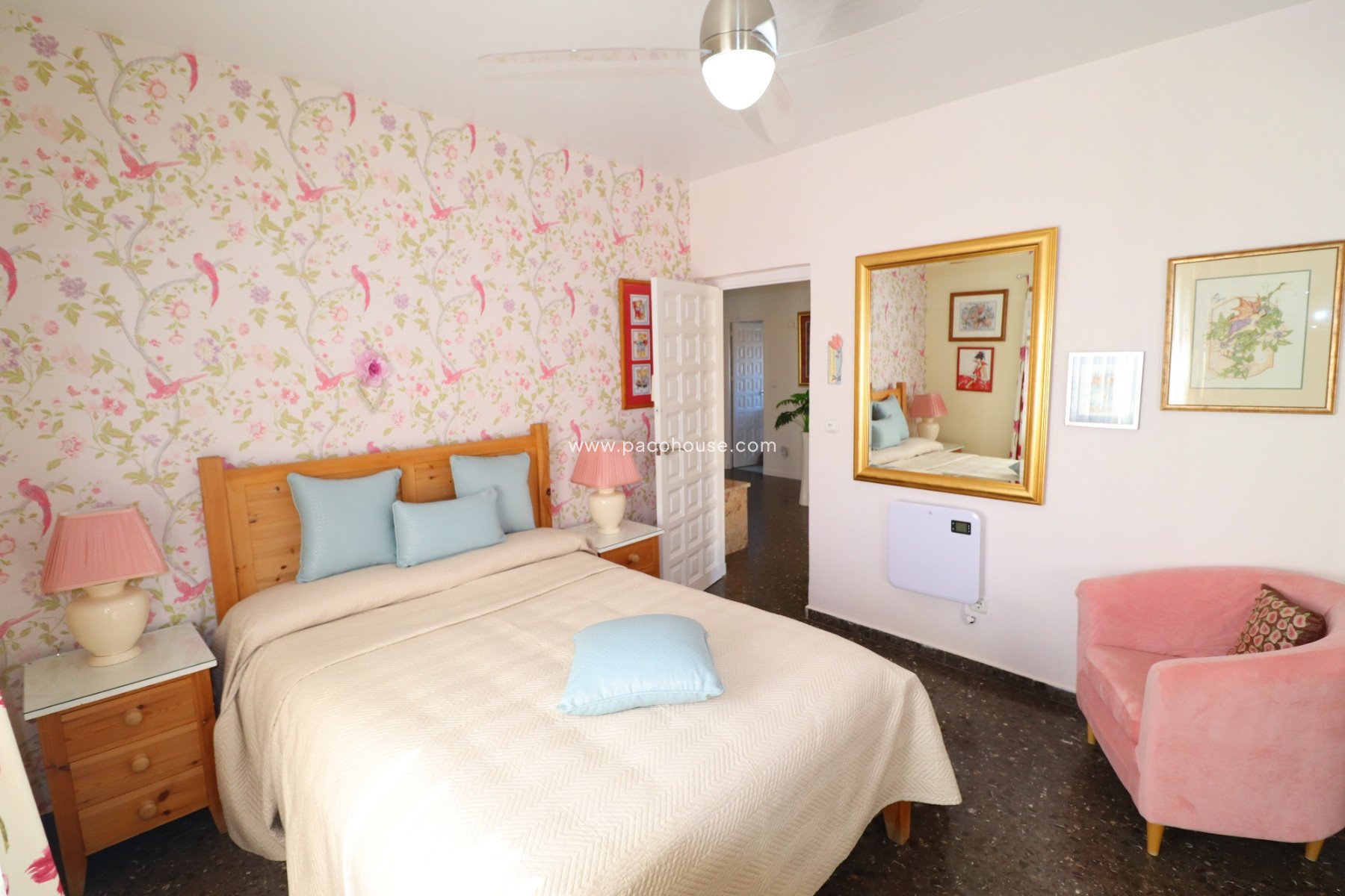 Resale - Villa -
Purias