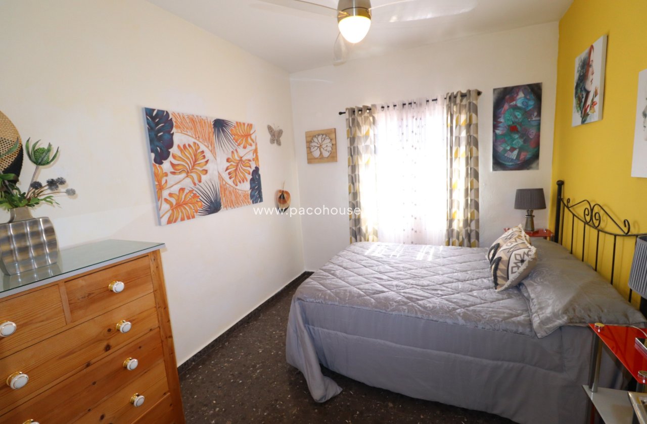 Resale - Villa -
Purias