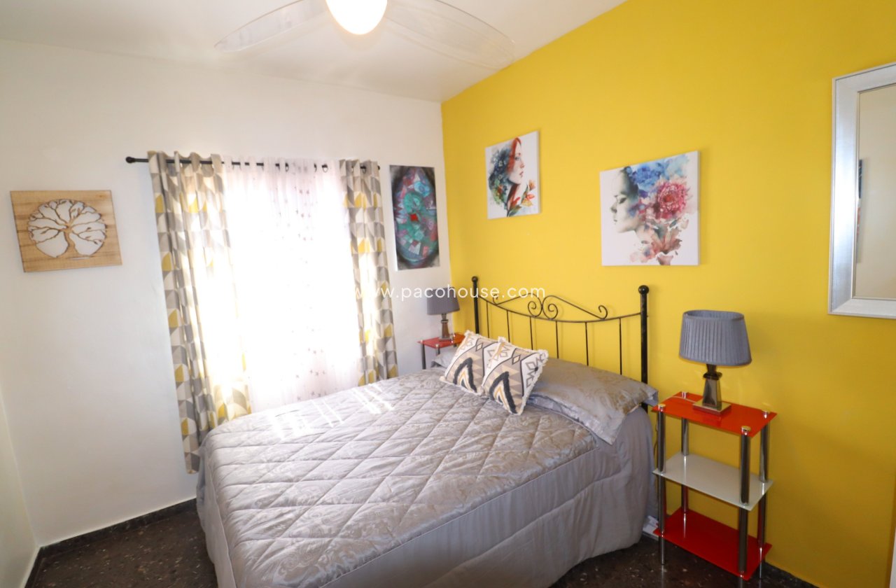 Resale - Villa -
Purias