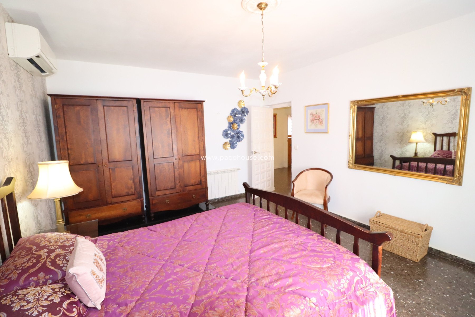 Resale - Villa -
Purias