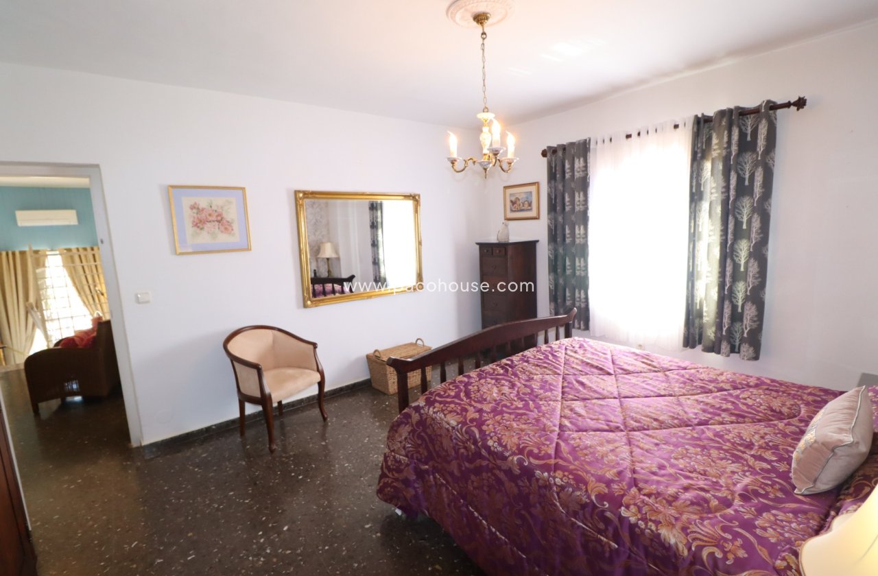 Resale - Villa -
Purias