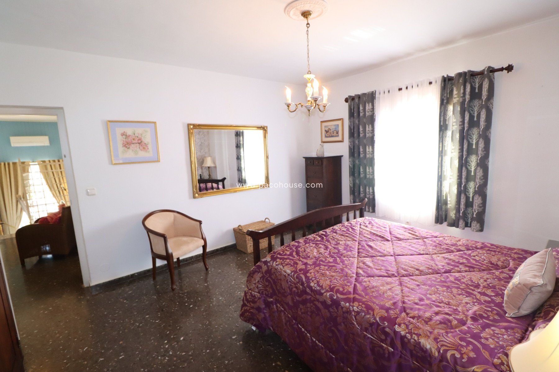 Resale - Villa -
Purias