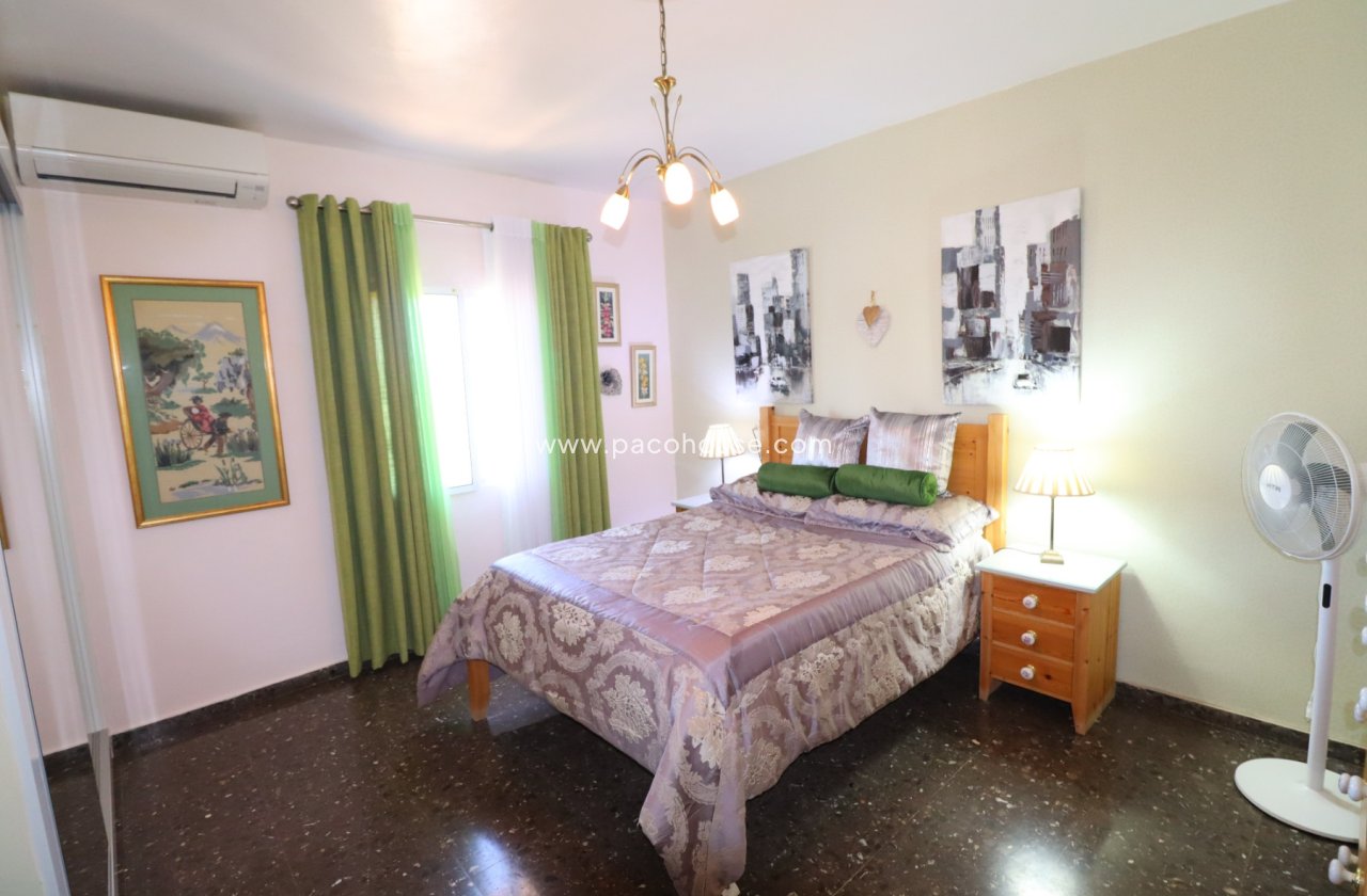 Resale - Villa -
Purias