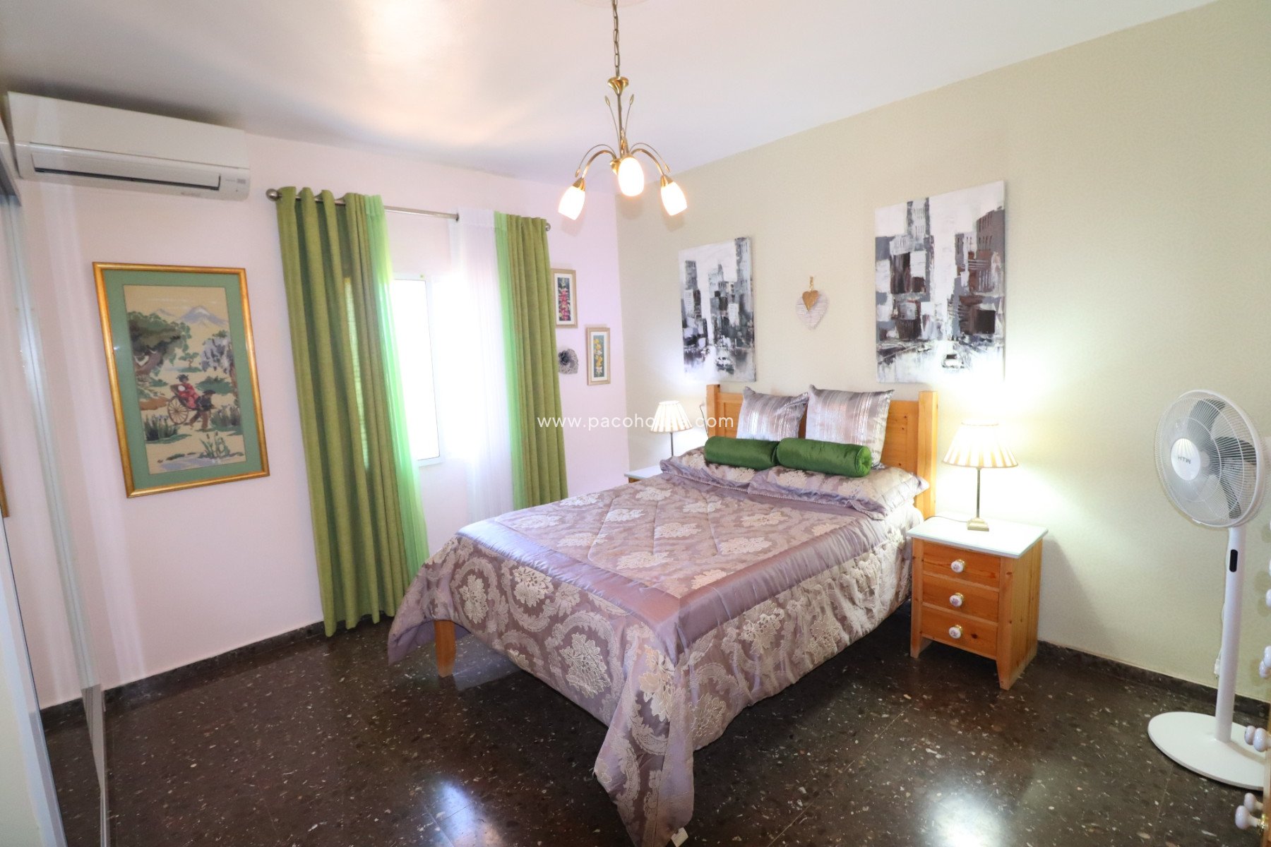 Resale - Villa -
Purias