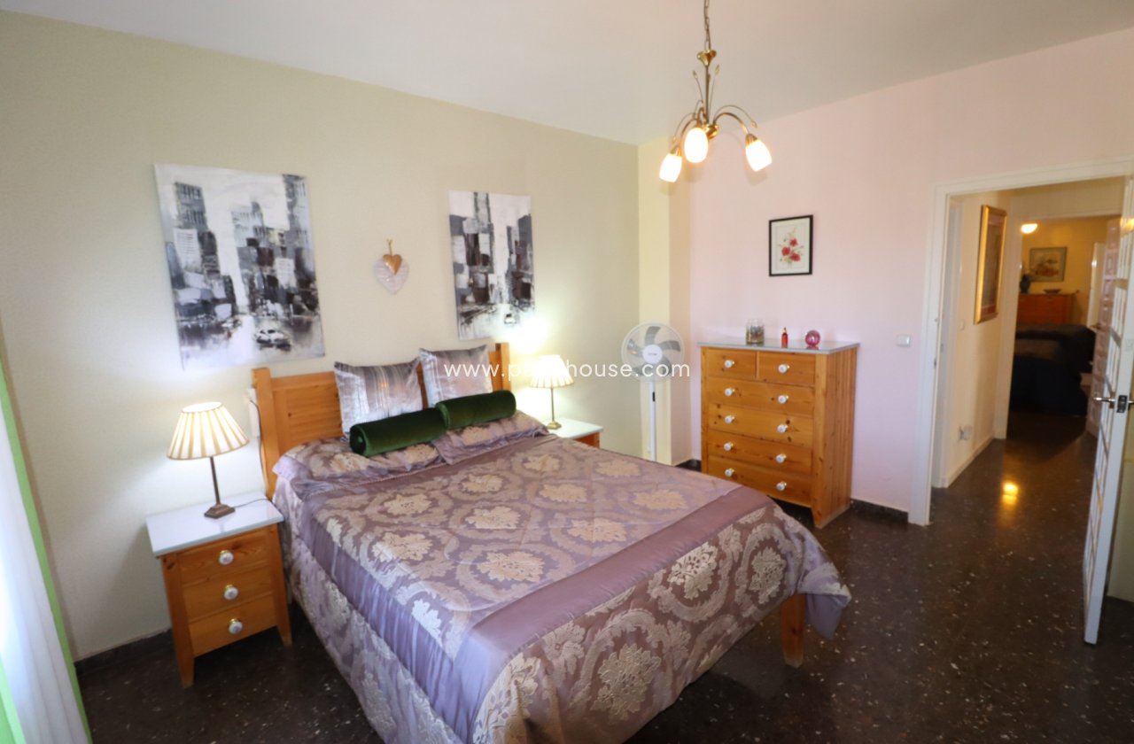 Resale - Villa -
Purias