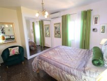 Resale - Villa -
Purias