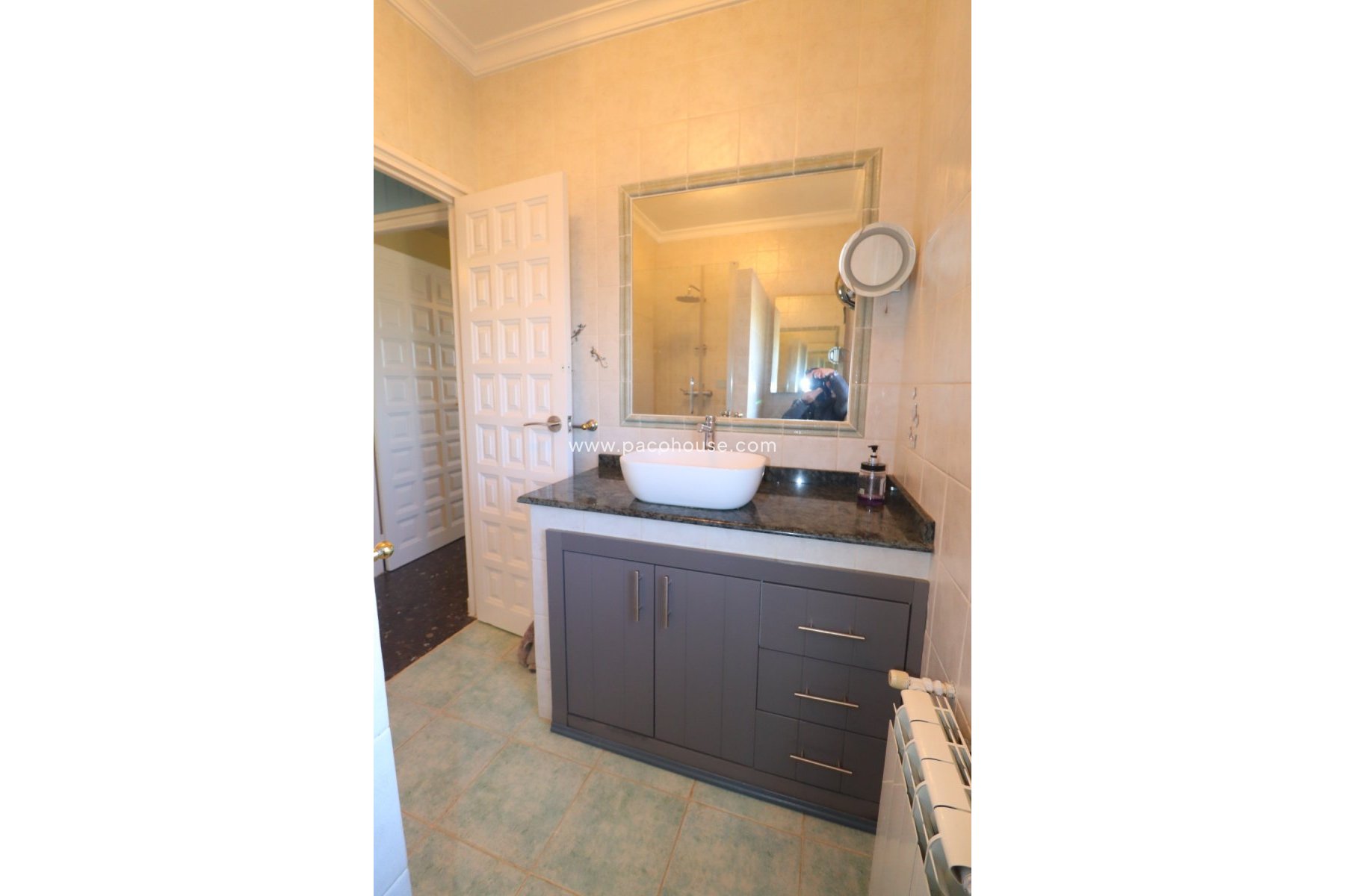 Resale - Villa -
Purias