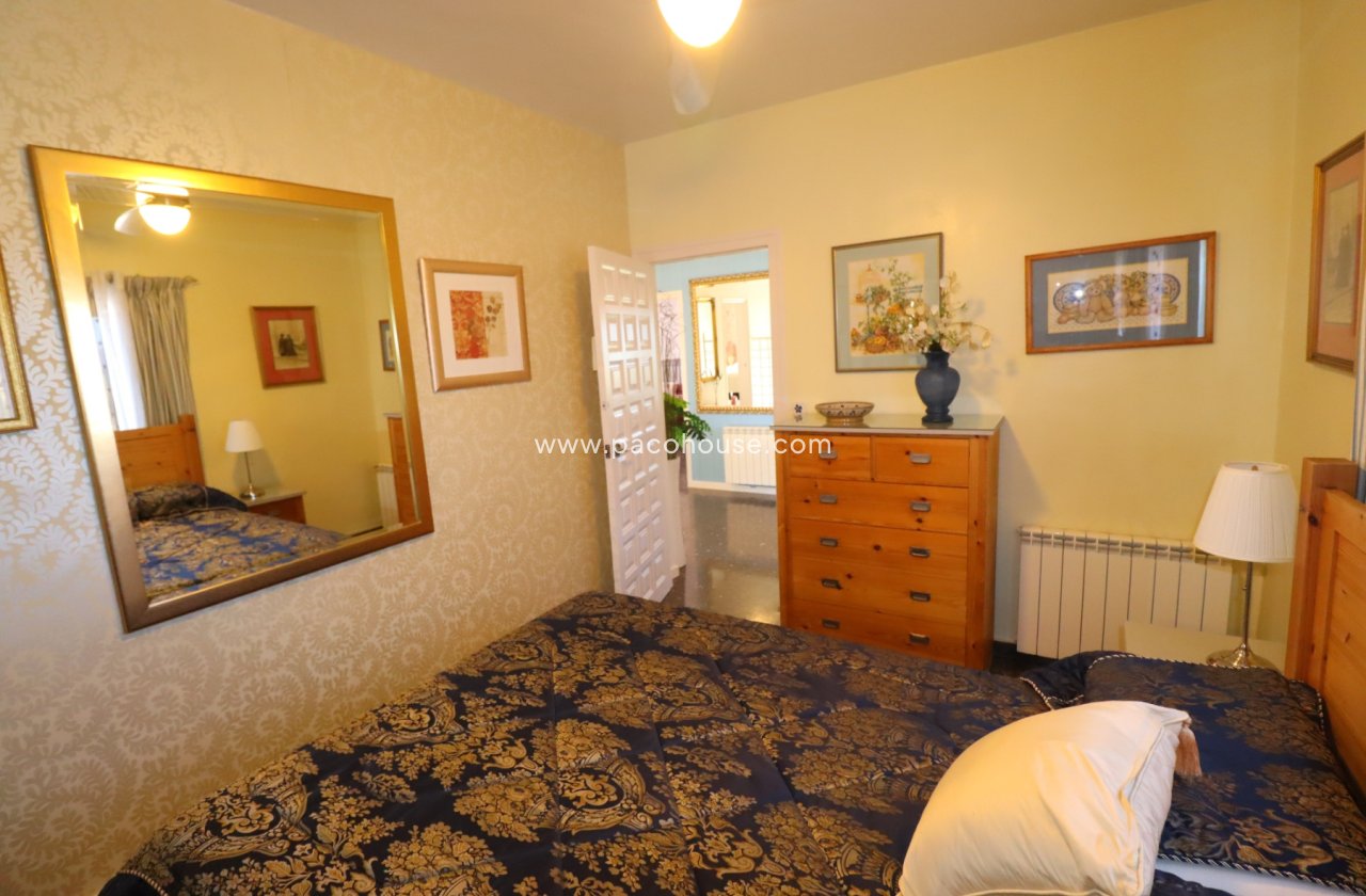 Resale - Villa -
Purias