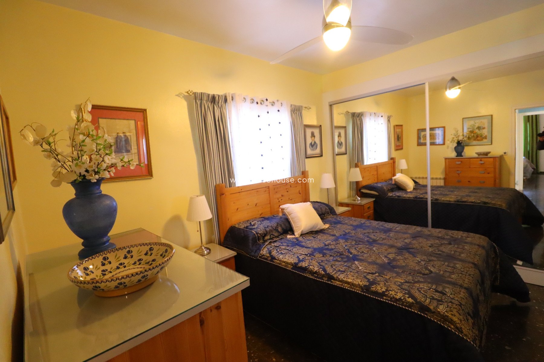 Resale - Villa -
Purias