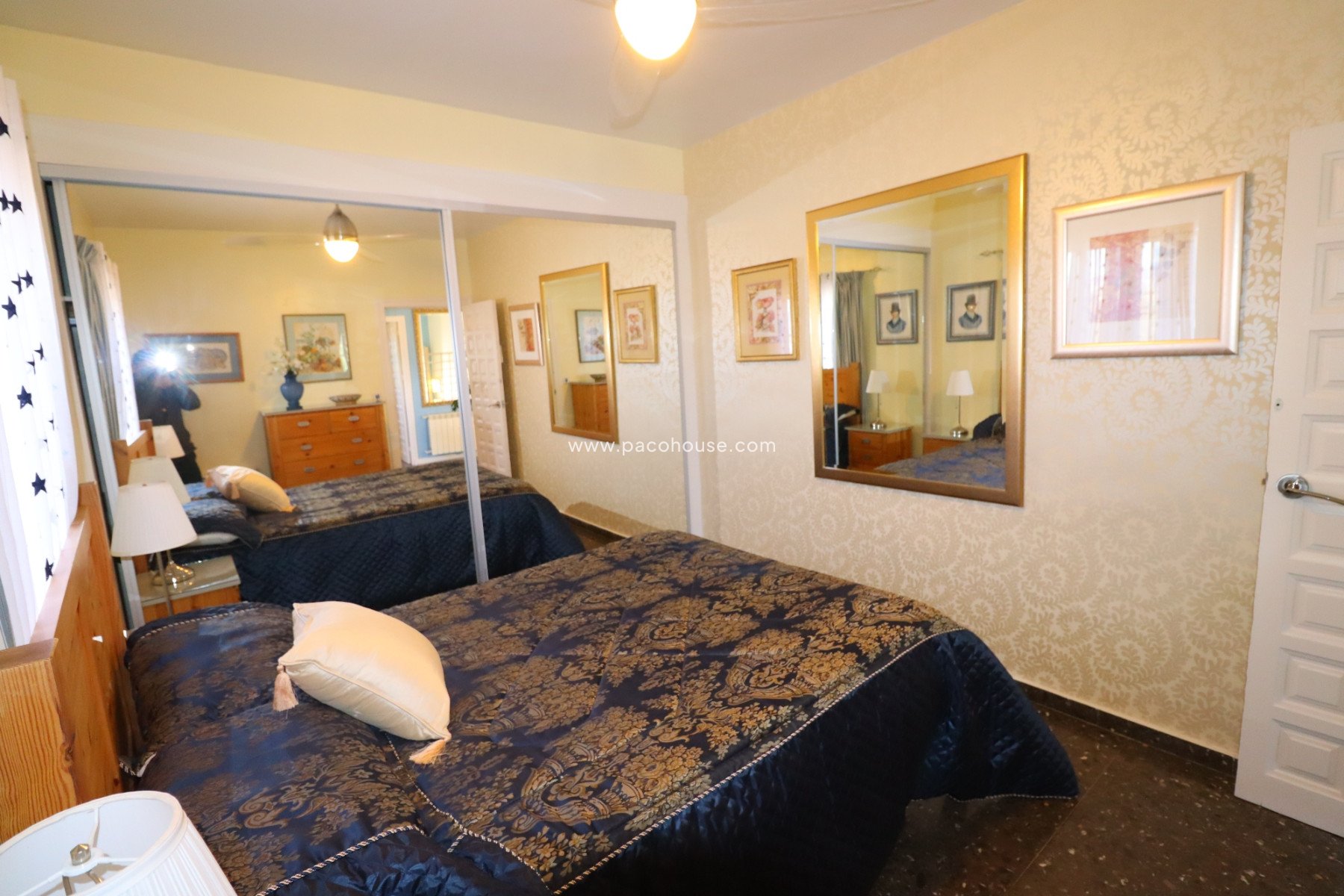 Resale - Villa -
Purias