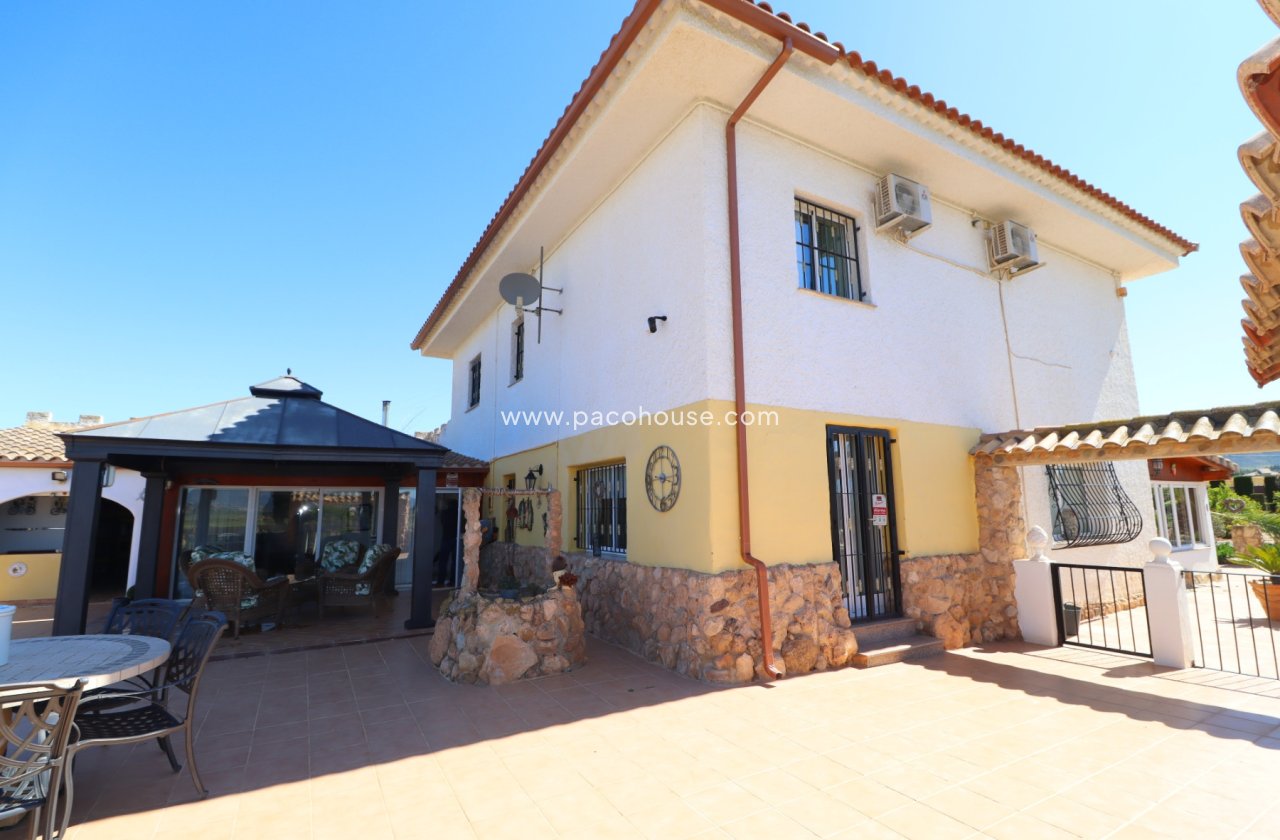 Resale - Villa -
Purias