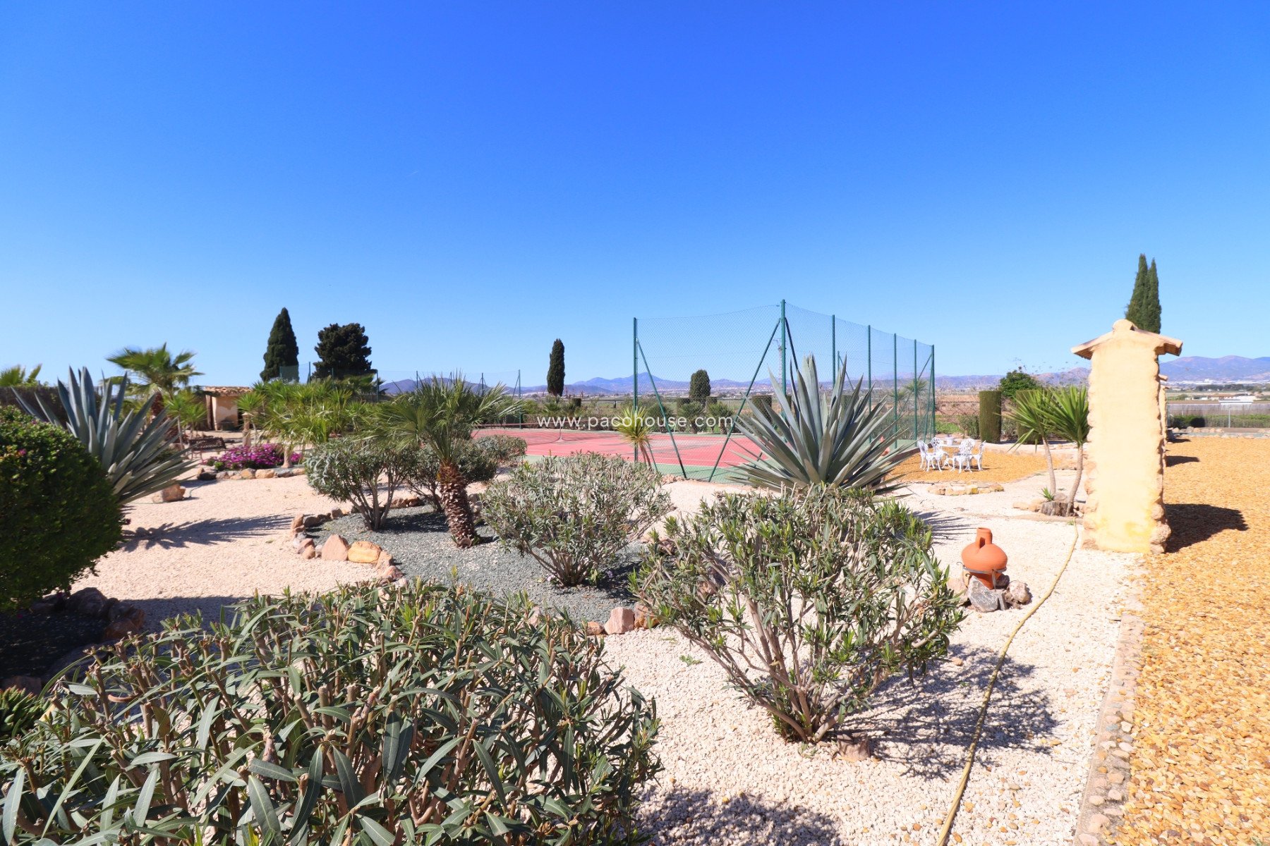 Resale - Villa -
Purias