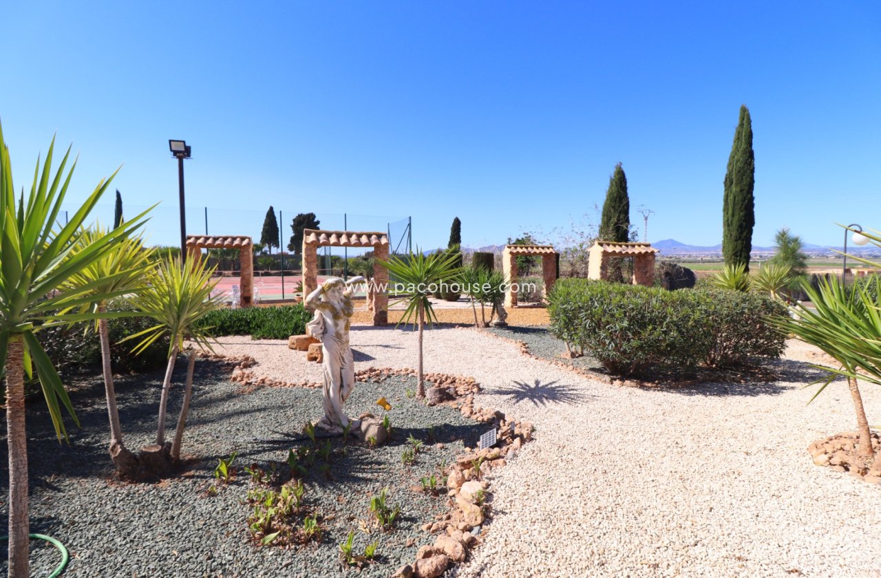 Resale - Villa -
Purias