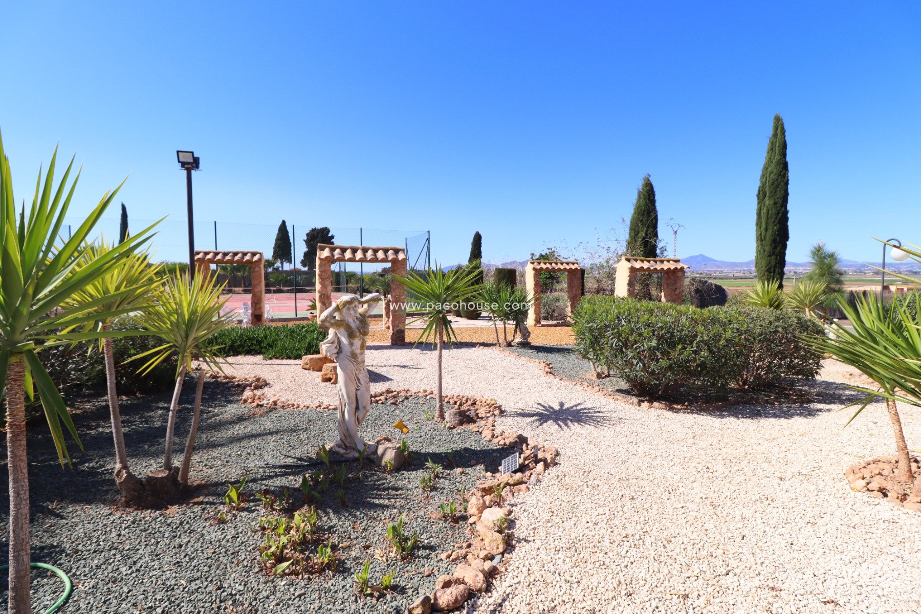 Resale - Villa -
Purias