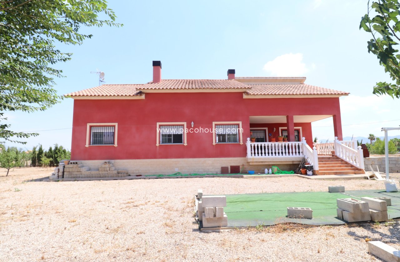 Resale - Villa -
Purias