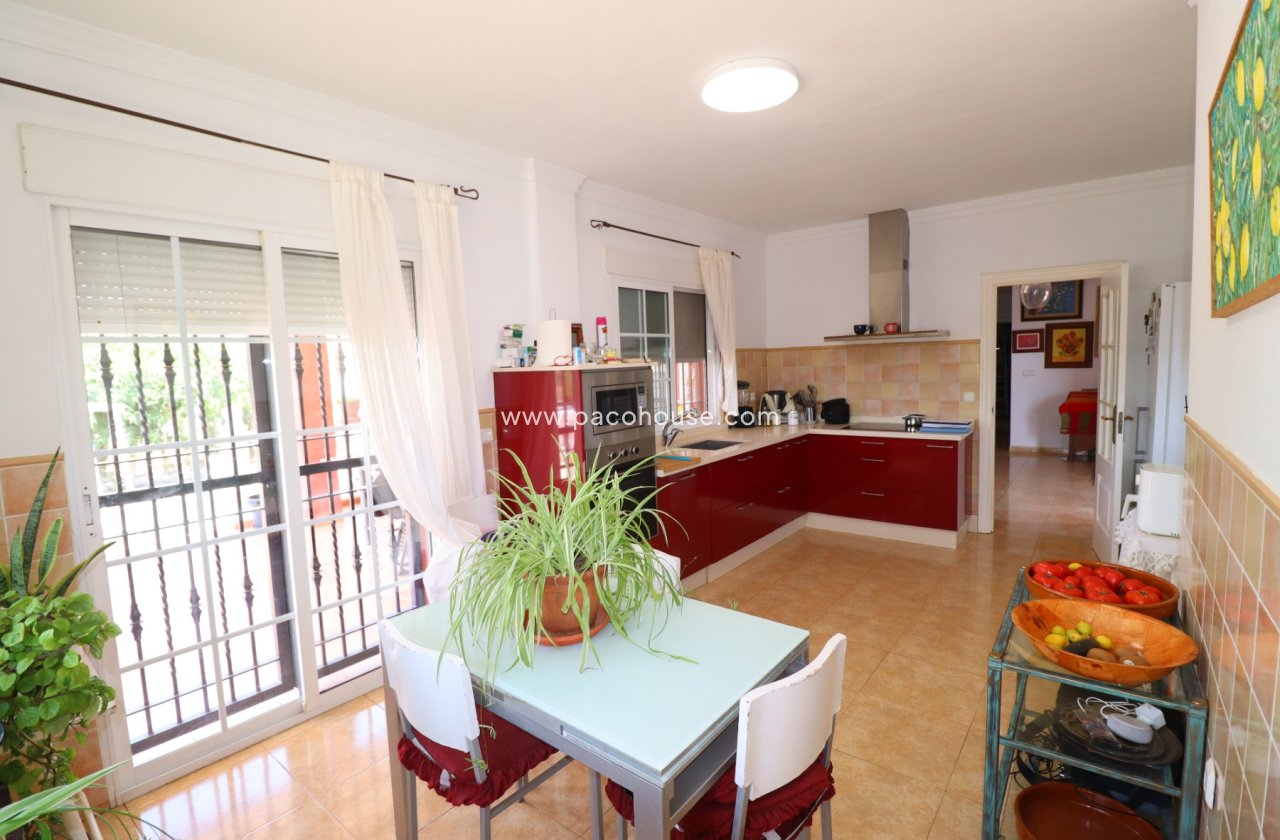 Resale - Villa -
Purias