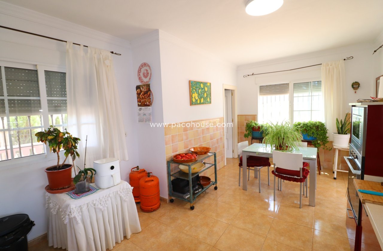 Resale - Villa -
Purias