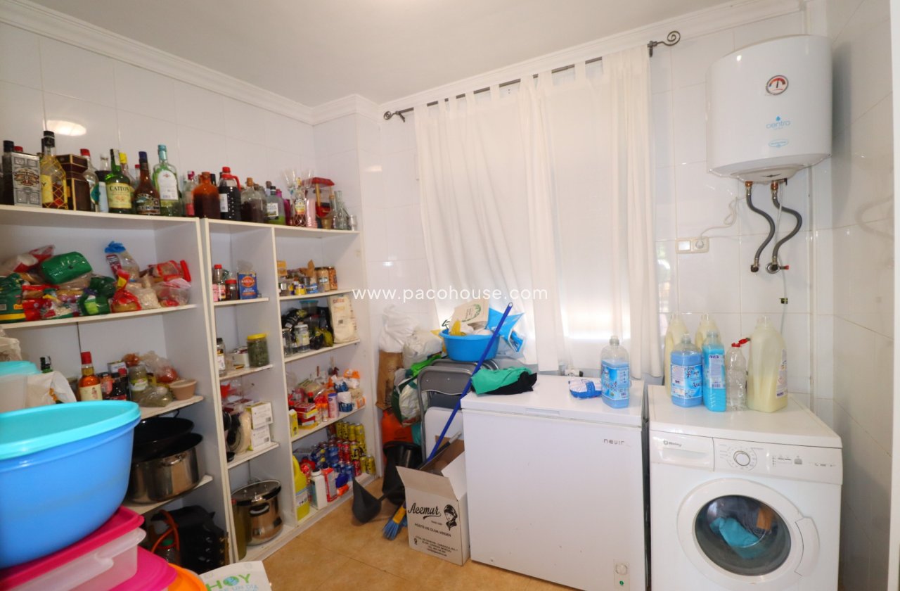 Resale - Villa -
Purias