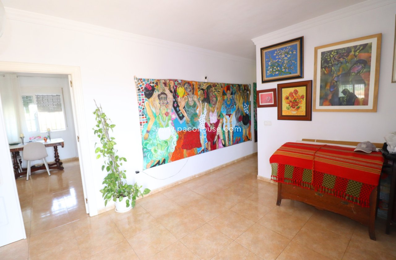 Resale - Villa -
Purias