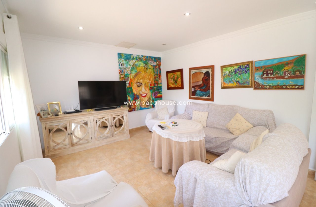Resale - Villa -
Purias