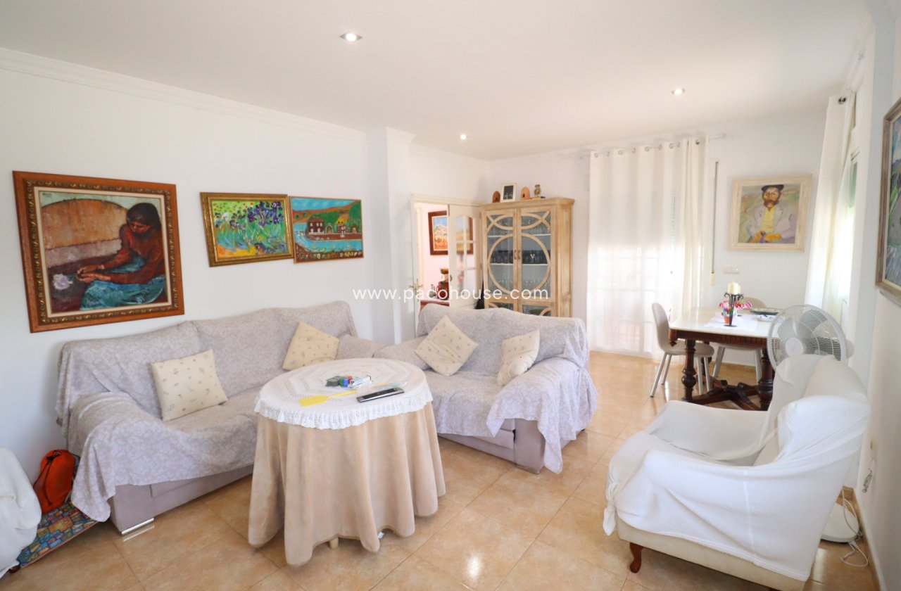 Resale - Villa -
Purias