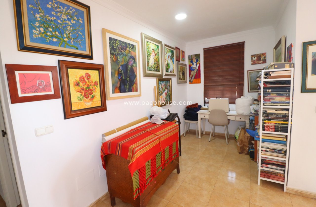 Resale - Villa -
Purias