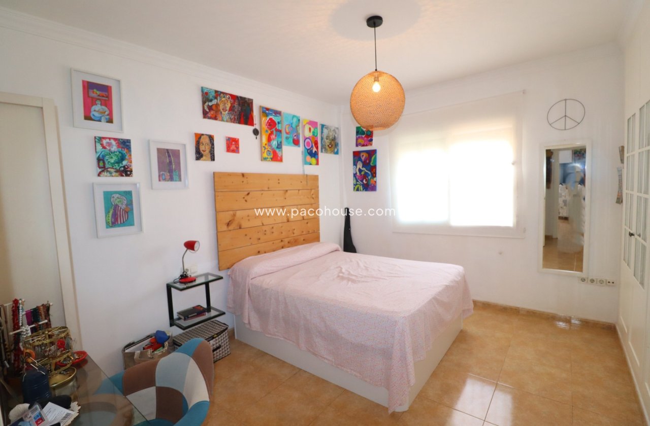 Resale - Villa -
Purias