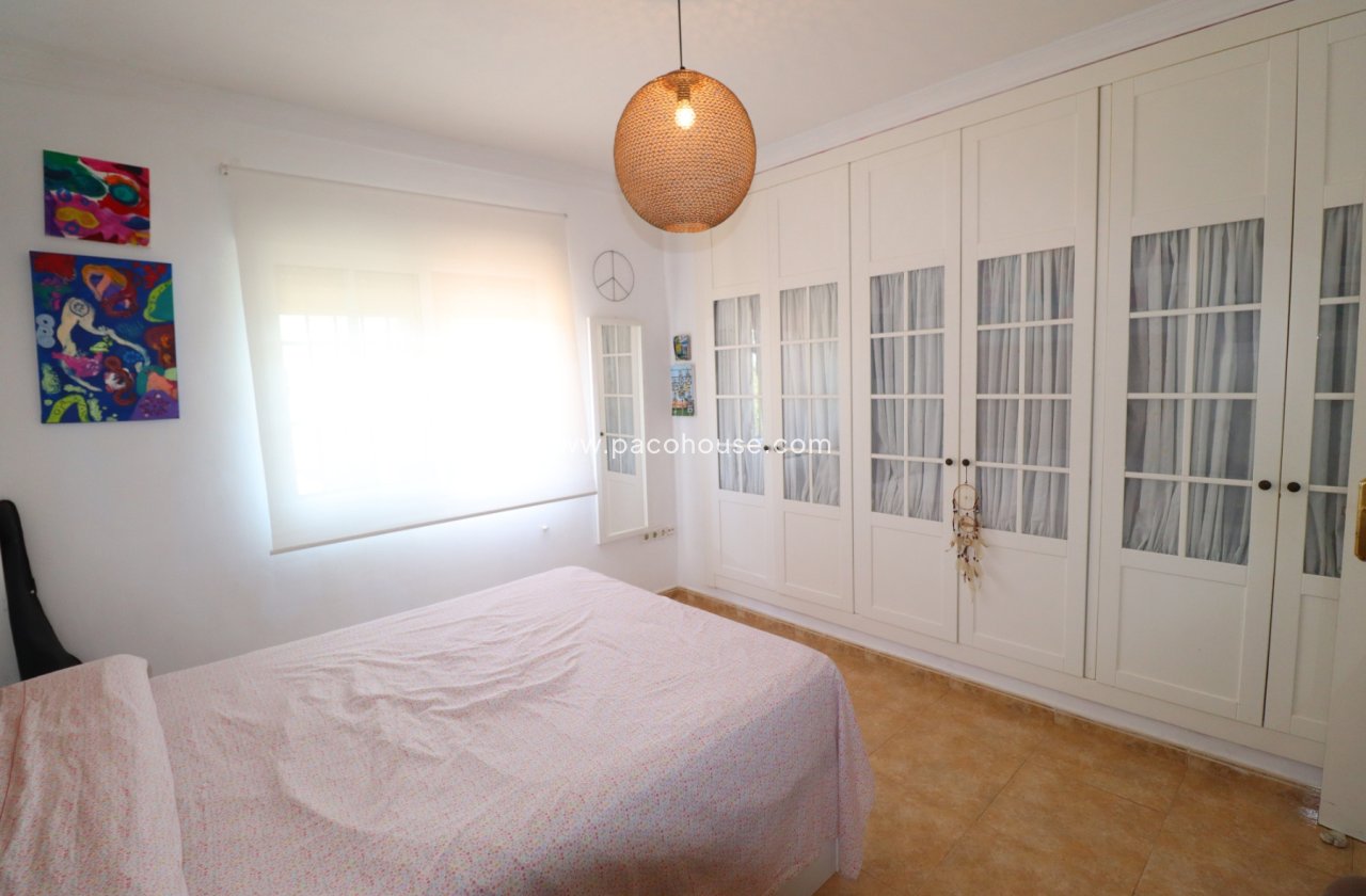 Resale - Villa -
Purias
