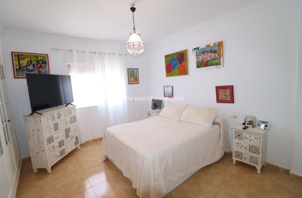 Resale - Villa -
Purias