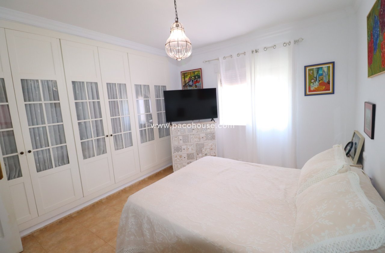 Resale - Villa -
Purias