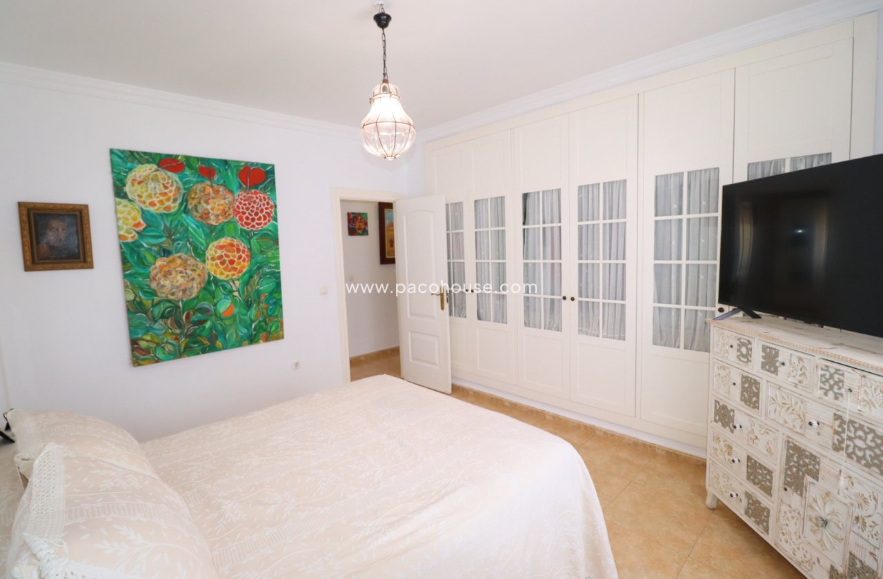 Resale - Villa -
Purias