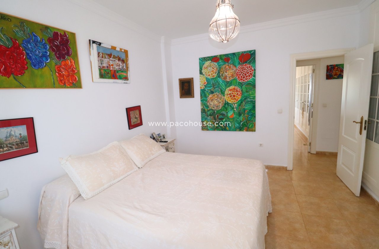 Resale - Villa -
Purias