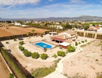 Resale - Villa -
Purias