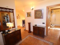 Resale - Villa -
Purias