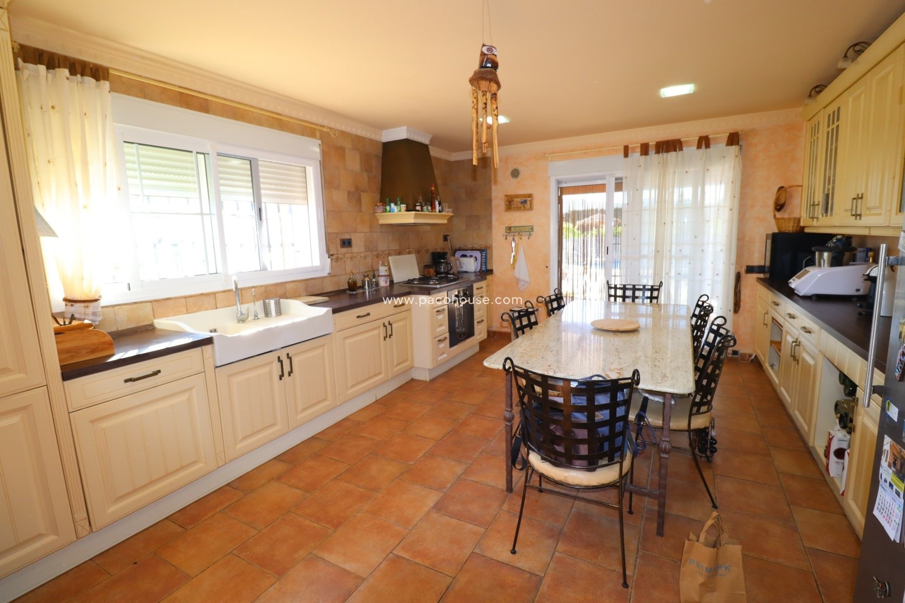 Resale - Villa -
Purias