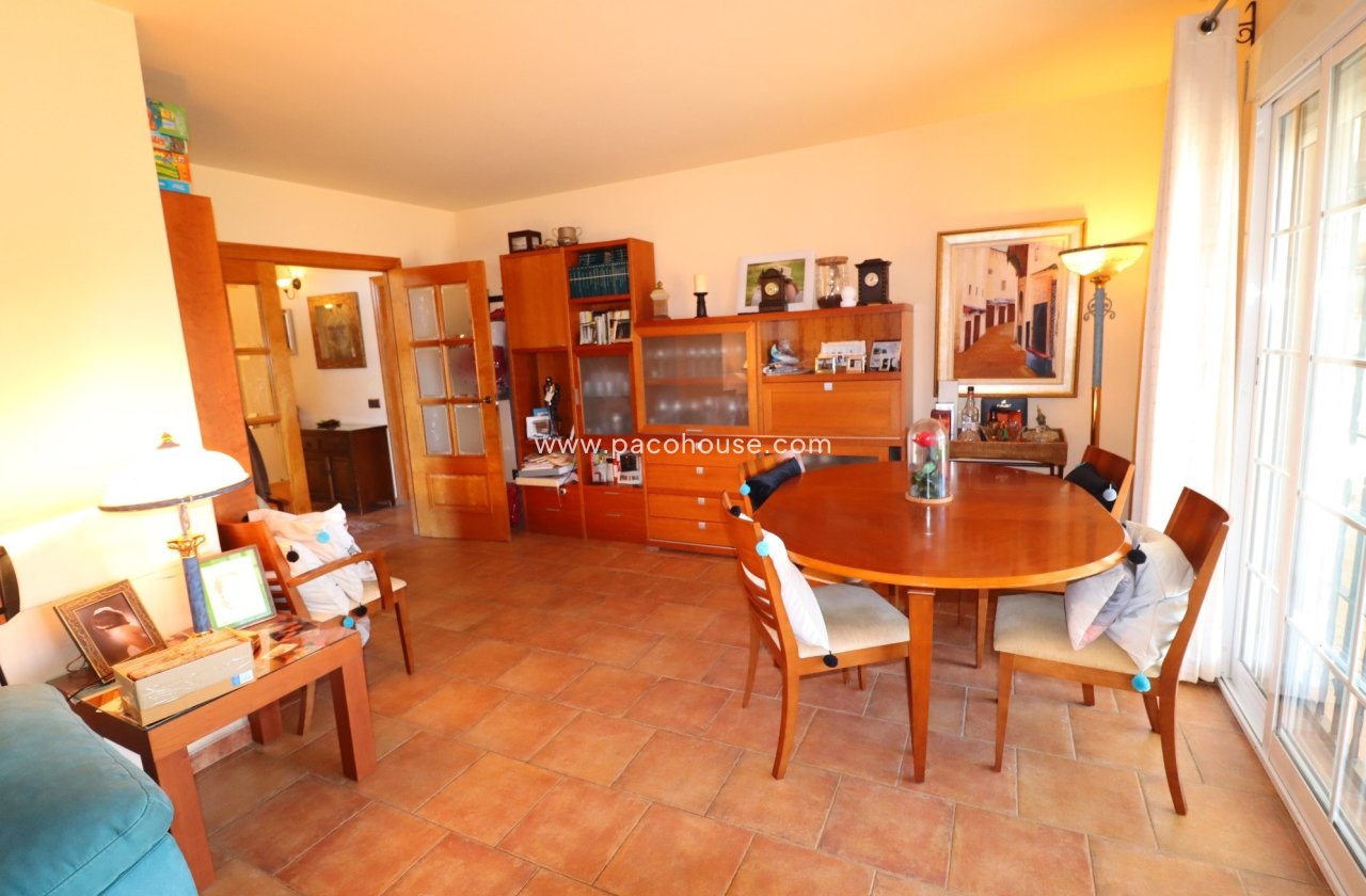 Resale - Villa -
Purias