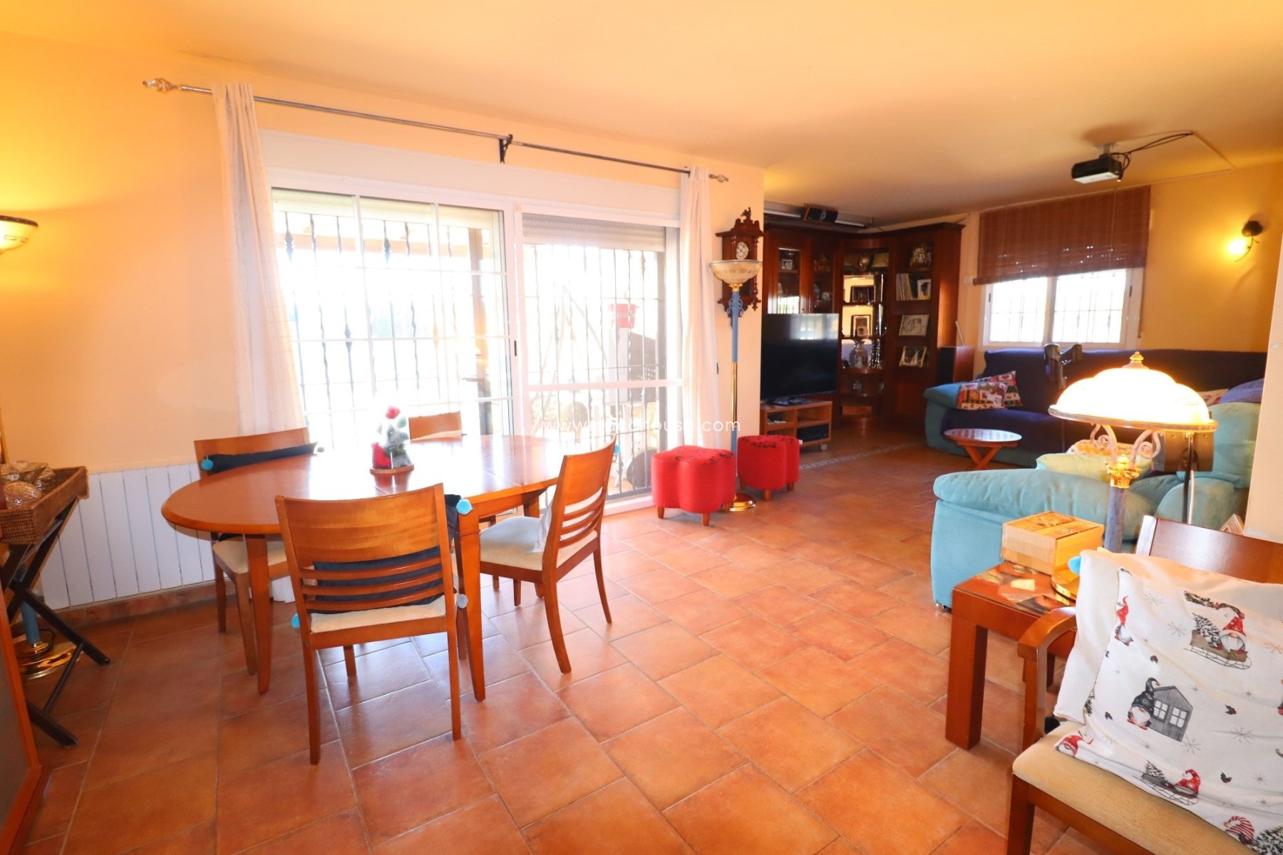 Resale - Villa -
Purias