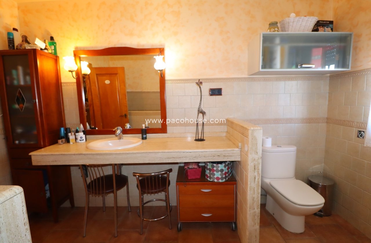 Resale - Villa -
Purias